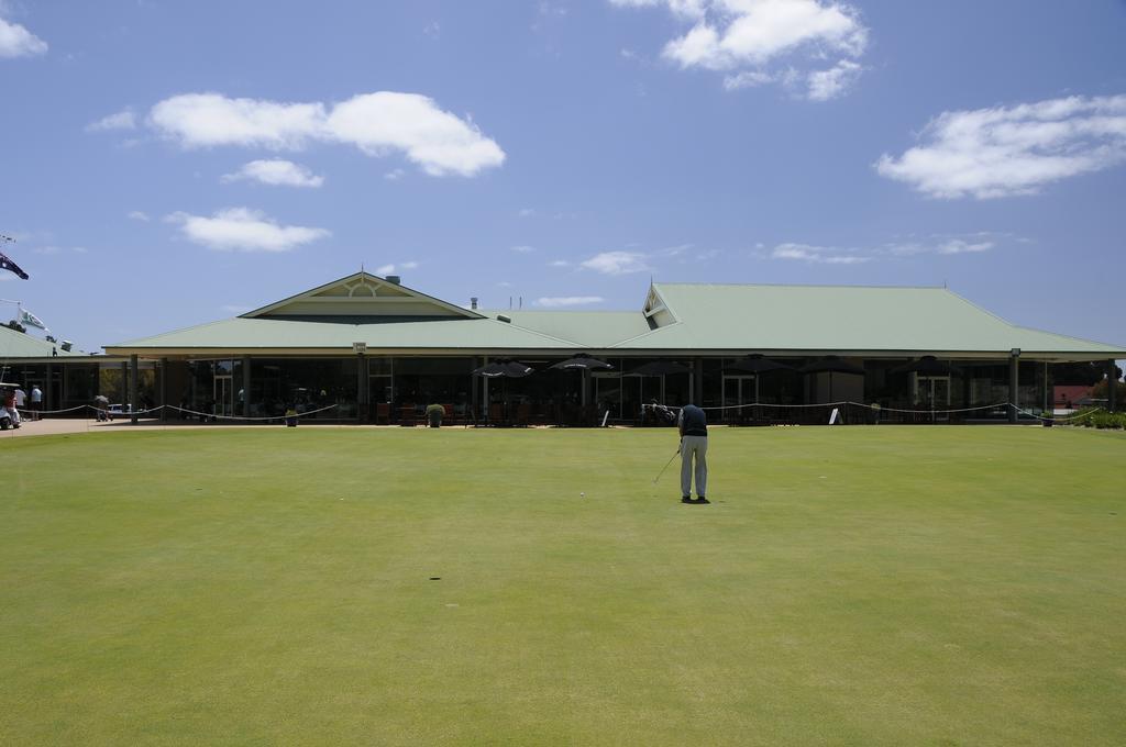 Fairways Resort Rosebud Bagian luar foto