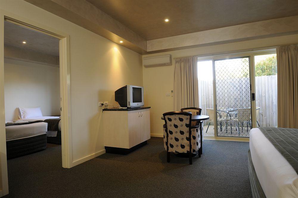 Fairways Resort Rosebud Bagian luar foto