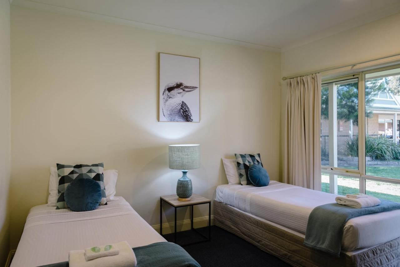 Fairways Resort Rosebud Bagian luar foto