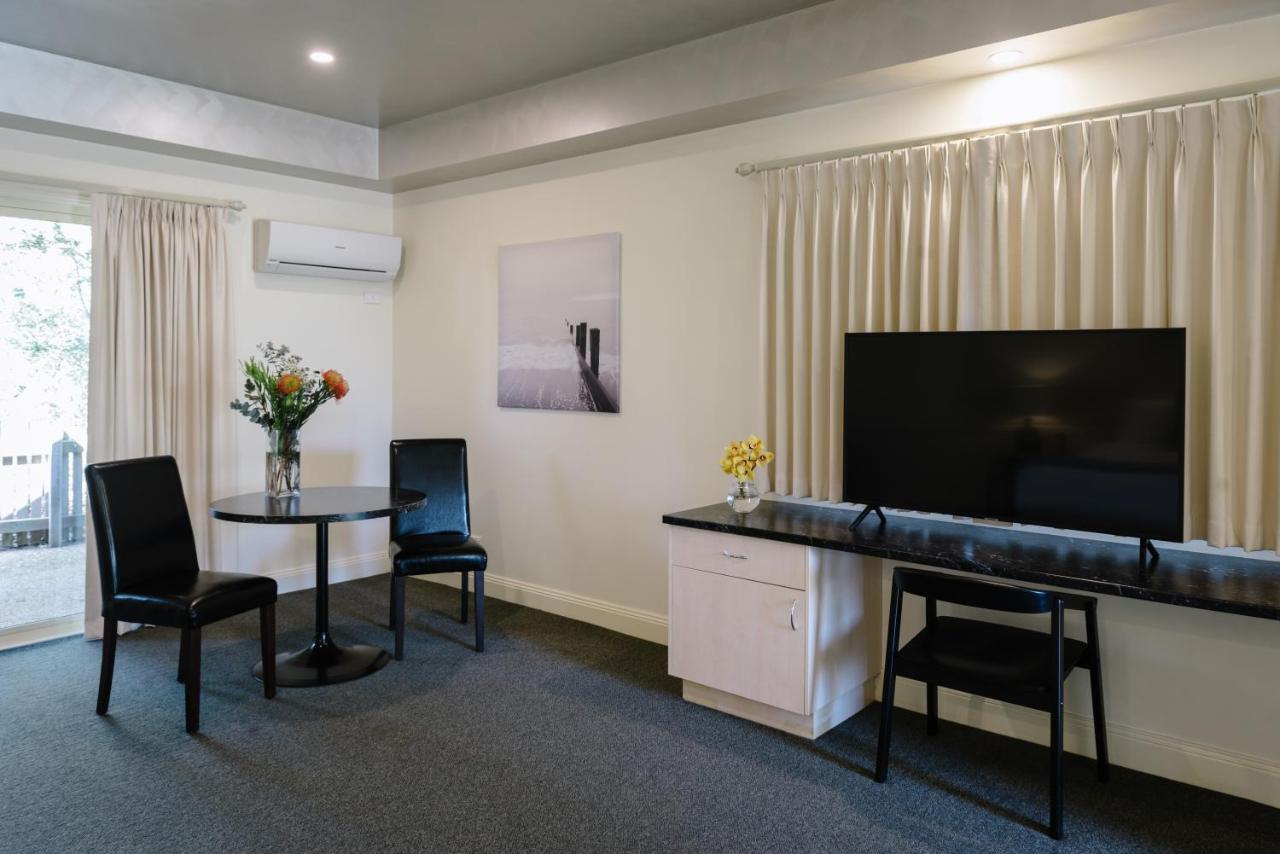 Fairways Resort Rosebud Bagian luar foto