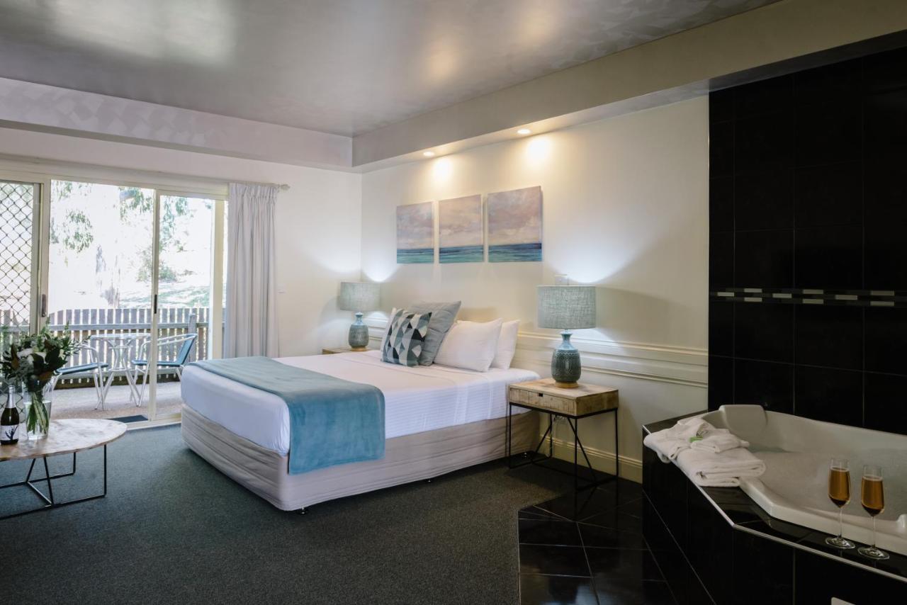 Fairways Resort Rosebud Bagian luar foto