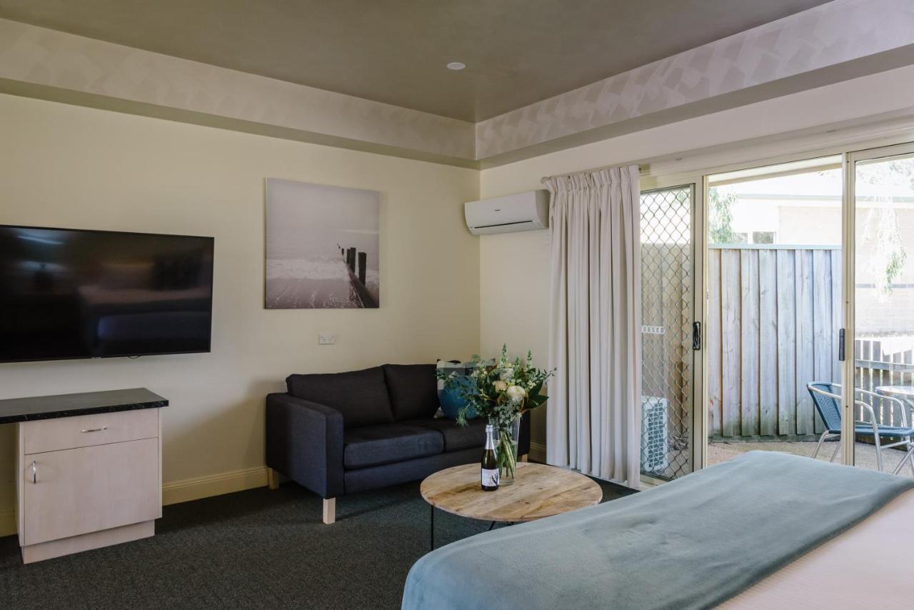 Fairways Resort Rosebud Bagian luar foto